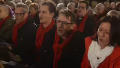 Auch Dombaumeister Peter F&uuml;ssenich geh&ouml;rt zu den tatkr&auml;ftigen Chors&auml;ngern. / &copy; Tomasetti (DR)