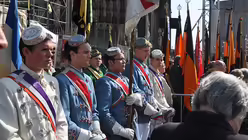 Gl&auml;ubige an Fronleichnam (DR)