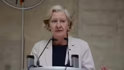Edith Lieb-Singe, Bundesleiterin des Heliand-Kreis katholischer Frauen, spricht ein Grußwort / © Beatrice Tomasetti (DR)