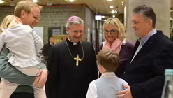 Ehe und Familie liegen Weihbischof Schwaderlapp, der selbst aus einer gro&szlig;en Familie stammt, besonders am Herzen. / &copy; Tomasetti (DR)