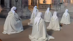 Ein bemerkenswertes Stillleben in der ehemaligen Abteikirche der Benediktiner, Gro&szlig; St. Martin. / &copy; Beatrice Tomsetti (DR)