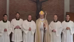 Ein Erinnerungsfoto mit Erzbischof Kardinal Woelki muss sein… / © Beatrice Tomasetti (DR)