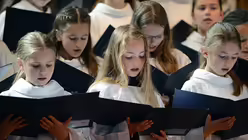 Ein Gastchor aus Grenoble gibt Ende April gemeinsam mit dem M&auml;dchenchor am K&ouml;lner Dom ein Konzert am Dreik&ouml;nigenschrein. / &copy; Tomasetti (DR)