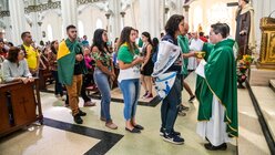 Ein Gottesdienst mit Jugendlichen auf dem Weltjugendtag in Panama / © Cristian Gennari (KNA)