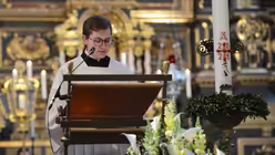 Ein Seminarist tr&auml;gt die Lesung vor / &copy; Beatrice Tomasetti (DR)