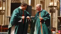 Eine herzliche Geste der Verabschiedung. / &copy; Beatrice Tomasetti (DR)