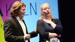 Eine Kostprobe ihres Könnens gaben bei der Pressekonferenz Matthias Hoffmann und Judith Thielsen mit einem Duett von Jacques Offenbach. / © Beatrice Tomasetti (DR)