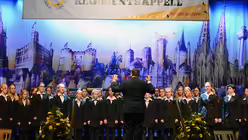 Eine Premiere f&uuml;r den M&auml;dchenchor: sein B&uuml;hnenauftritt bei der EhrenGarde. / &copy; Beatrice Tomasetti (DR)