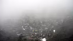 Eine Smog-Glocke hängt über der peruanischen Hauptstadt, die es oft nicht hell werden lässt.  / © Mateusz Rdzanek (privat)
