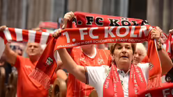 Einer der Höhepunkte des Fan-Gottesdienstes: wenn die Orgel die Vereinshymne anstimmt. / © Beatrice Tomasetti (DR)