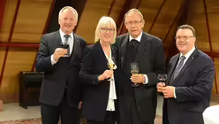 Einer, der ma&szlig;geblich an der Gr&uuml;ndung des M&auml;dchenchores vor 30 Jahren beteiligt war, ist der damalige Generalvikar Pr&auml;lat Norbert Feldhoff. / &copy; Beatrice Tomasetti (DR)