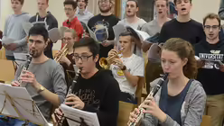 In einer gro&szlig;en Gemeinschaft macht allen das Musizieren gro&szlig;e Freude. / &copy; Tomasetti (DR)