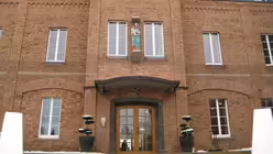 Eingang in das Wellness-Kloster / © Susanna Gutknecht (DR)