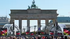 Feierlichkeiten zum Tag der Deutschen Einheit am Brandenburger Tor in Berlin / &copy; Rainer Jensen