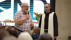 Einzelne Teilnehmer berichten, welche biografische Bedeutung für sie der ND hat / © Beatrice Tomasetti (DR)