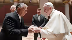 Empfang von Papst Franziskus durch Viktor Orban, Ministerpr&auml;sident von Ungarn, in Budapest (Ungarn) am 12. September 2021. / &copy; Vatican Media/Romano Siciliani (KNA)