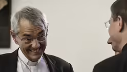 Verschmitzt: Bambergs Erzbischof Ludwig Schick / &copy; Harald Oppitz (KNA)