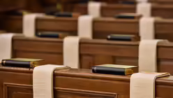 Gebetsb&uuml;cher im Dom zu Fulda / &copy; Harald Oppitz (KNA)