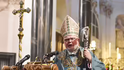 Kardinal Marx predigt / &copy; Harald Oppitz (KNA)