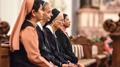 Ordensfrauen beim Er&ouml;ffnungsgottesdienst der Deutschen Bischofskonferenz / &copy; Harald Oppitz (KNA)