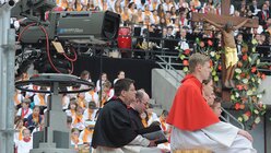 Erste Erfahrungen mit einer Fernseh-Live-Übertragung beim Eucharistischen Kongress. / © Beatrice Tomasetti (DR)