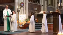Erstkommunion der Kölner Domsingschule im Kölner Dom / © Beatrice Tomasetti (DR)