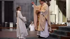 Erstkommunion der Kölner Domsingschule im Kölner Dom / © Beatrice Tomasetti (DR)