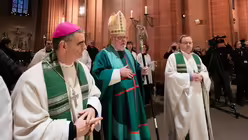 Gottesdienst zum Synodalen Weg: Nuntius Nikola Eterovic (l-r), DBK-Vorsitzender Reinhard Kardinal Marx und Bischof Georg Bätzing / © Andreas Arnold (dpa)