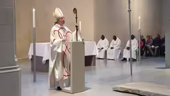 Fachkräfte in aller Welt würden zum Aufbau der Einen Welt beitragen und die Globalisierung der Einheit und des Friedens fördern, sagt Erzbischof Schick. / © Christoph Seelbach (DR)