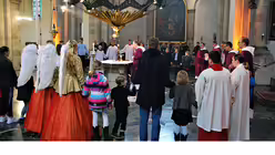 Familienmesse am Sonntagvormittag mit den Engeln vom Weihnachtsmarkt / &copy; Hannah K&uuml;ppers (DR)