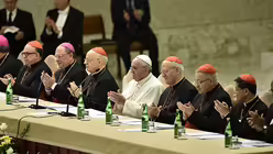 Applaus in der Synodenaula am 17.10.15 / © Cristian Gennari (KNA)