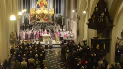 Fast zu klein war St. Remigius f&uuml;r die Menschenmenge, die an der Einf&uuml;hrung des Stadtdechanten teilnehmen wollte. / &copy; Tomasetti (DR)