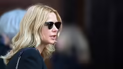 Auch Schauspielerin Veronica Ferres ist zur Trauerfeier angereist / © Oliver Berg