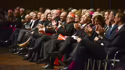 Festakt in Mainzer Rheingoldhalle / © Elisabeth Schomaker (KNA)