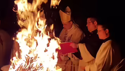 Hohe Flammen des Osterfeuers / &copy; Tobias Fricke (DR)