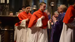 Flambeaus kommen bei besonders feierlichen Messen zum Einsatz.  (DR)