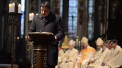 Florian Ripka, Geschäftsführer von KIRCHE IN NOT Deutschland, liest die Lesung / © Beatrice Tomasetti (DR)