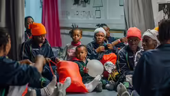 Bilder einer Rettungsaktion. / © Kevin McElvaney (SOS Mediterranee)