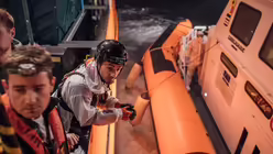 Auch an Silvester sind die Retter unterwegs. / © Kevin McElvaney (SOS Mediterranee)