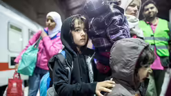 Ankunft in K&ouml;ln / &copy; Gambarini (dpa)