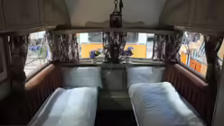 BaseCamp - Im britischen Wagen / &copy; Friederike Seeger (DR)