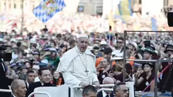 Franziskus f&uuml;hlt sich sichtlich wohl (KNA)