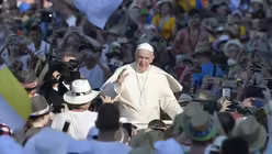 Franziskus f&uuml;hlt sich sichtlich wohl (KNA)