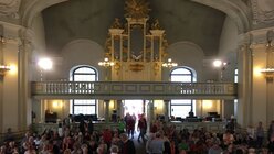 Im Französischen Dom in Berlin wird am Freitag auf dem Kirchentag über Ökumene diskutiert. / © Jann-Jakob Loos (DR)