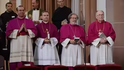 F&uuml;r das Domkapitel nahmen Dr. Weitz, Generalvikar Dr. Hofmann, Weihbischof Steinh&auml;user und Dompropst Bachner an der Feier teil. / &copy; Tomasetti (DR)