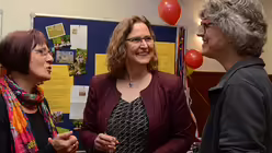 Für die Ermutigung auf einem langen Weg war Projektleiterin Valeria Aebert (rechts) zuständig. / © Beatrice Tomasetti (DR)