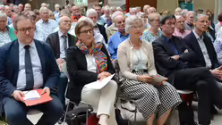 Geballte Kompetenz in Sachen Bildung: Prof. Holger Zaborowski, Dr. Claudia Lücking-Michel, Angelica Niestadtkötter, Dozentin in der Erwachsenenbildung, Ludwig Hecke, Staatssekretär a.D. im NRW-Ministerium für Schule und Weiterbildung. / © Beatrice Tomasetti (DR)