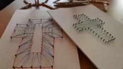 Gebastelte Kreuze beim Firmtag in Siegburg / © Eva Plettenberg (KJA)