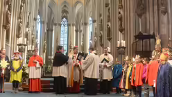 Gemeinsam sprechen am Ende der Feier alle das Vaterunser / © Beatrice Tomasetti (DR)