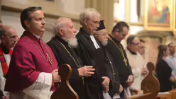Generalvikar Dr. Markus Hofmann und die Vertreter der Ökumene, Erzpriester Ntallis, Superintendent Wüster und Pfarrer Preda / © Beatrice Tomasetti (DR)